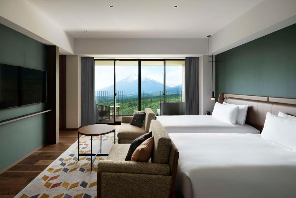 Ένα ή περισσότερα κρεβάτια σε δωμάτιο στο Fuji Speedway Hotel, in The Unbound Collection by Hyatt