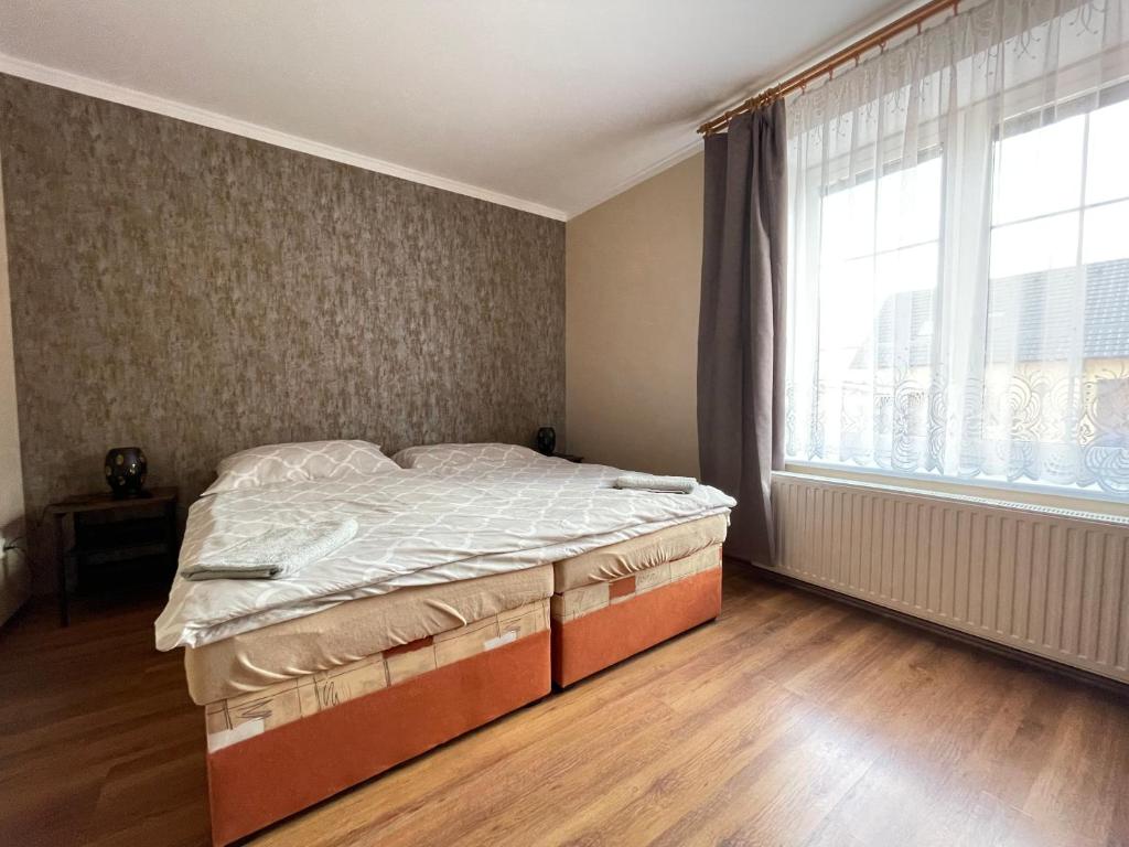 Postel nebo postele na pokoji v ubytování U Fousáče