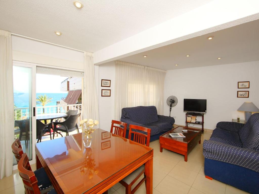 TV a/nebo společenská místnost v ubytování Apartment Giner by Interhome
