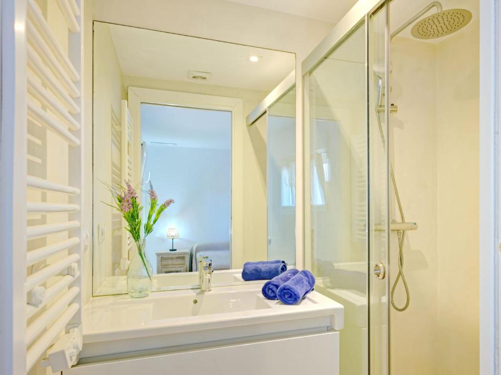 Koupelna v ubytování Villa Villa Terrace sur Mer by Interhome
