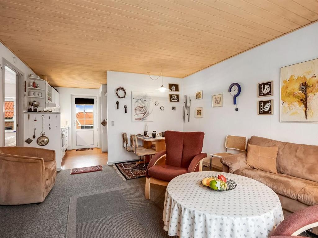 Posezení v ubytování Apartment Kaisa - 200m from the sea by Interhome
