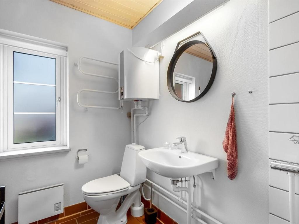 Koupelna v ubytování Apartment Kaisa - 200m from the sea by Interhome