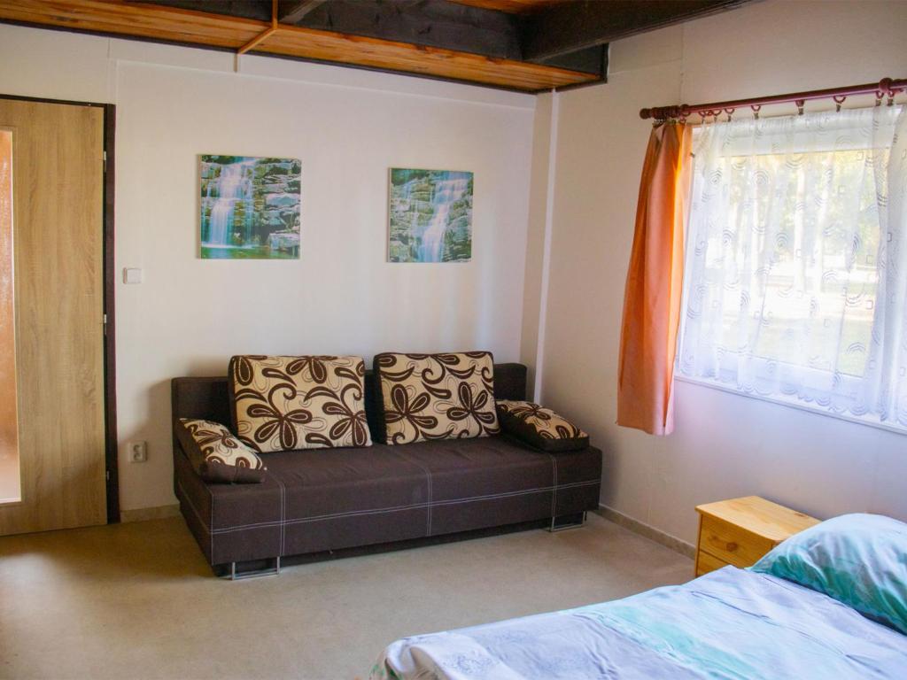 Posezení v ubytování Holiday Home Kemp Stříbrný rybník-5 by Interhome