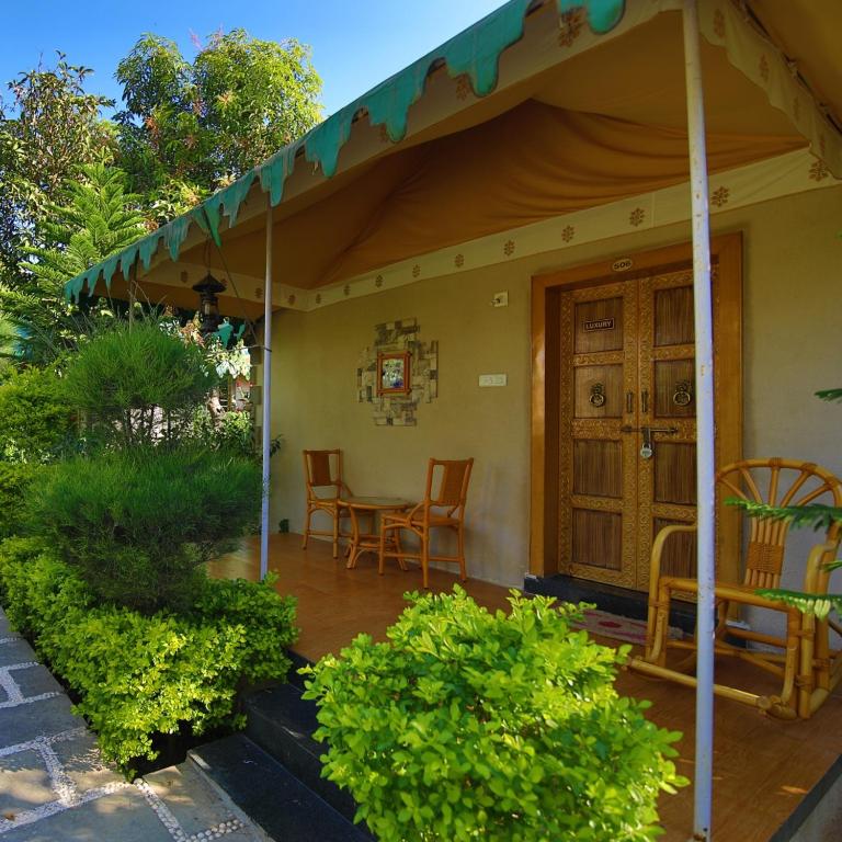 Zahrada ubytování Saavaj Resort, Sasan Gir - Where Wilderness Meets Luxury