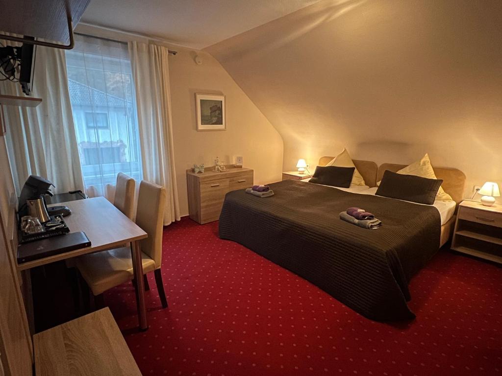 Postel nebo postele na pokoji v ubytování Hotel Sonnenhof