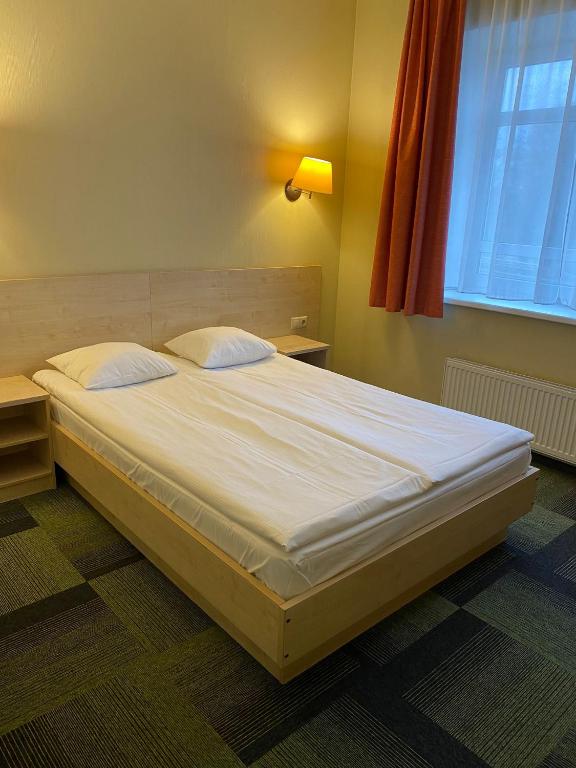 Postel nebo postele na pokoji v ubytování Kolonna Hotel Rēzekne