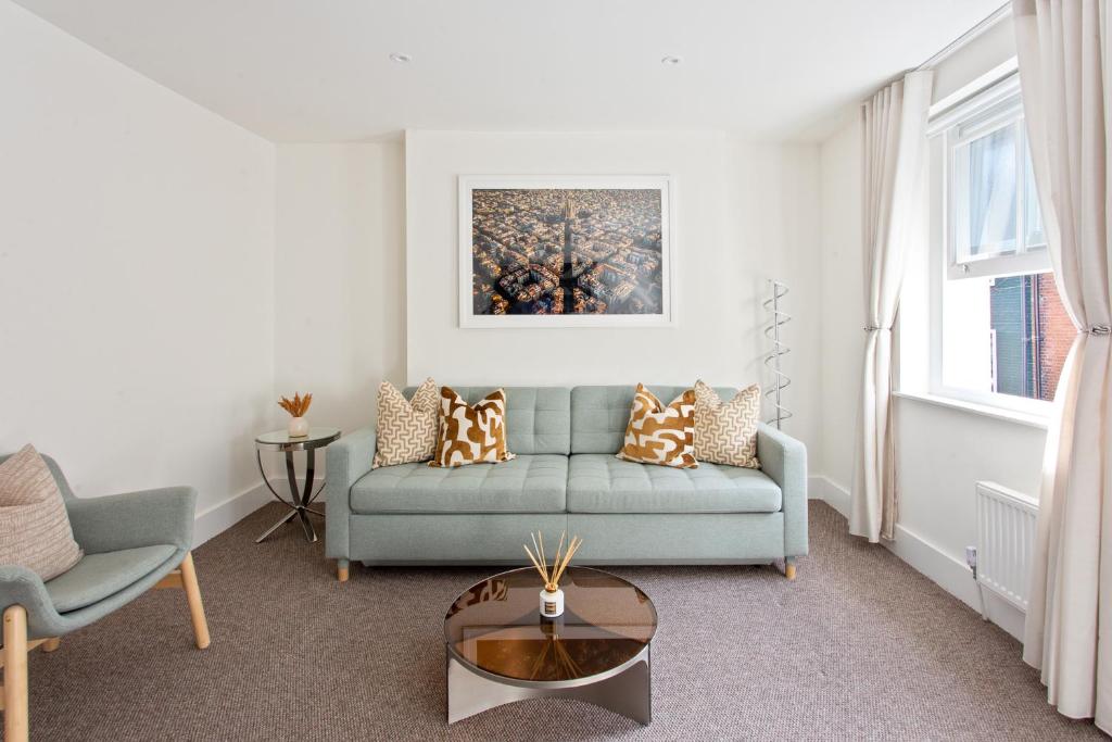 a living room with a couch and a table at 2 Bedroom Apartments in Covent Garden in London
