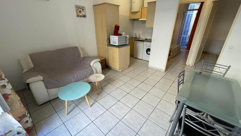 Modest one bedroom apartment