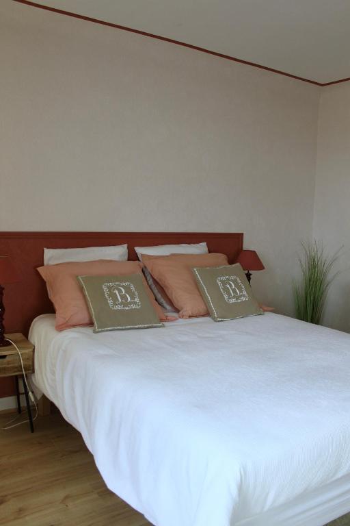 Chambres à la maison Hermitage - Triple Room With Garden View