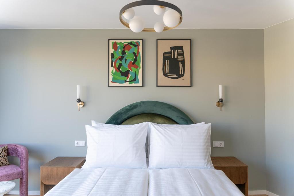 
 Large 1 Bedroom Apartment with Terrace and Sofa Bed
