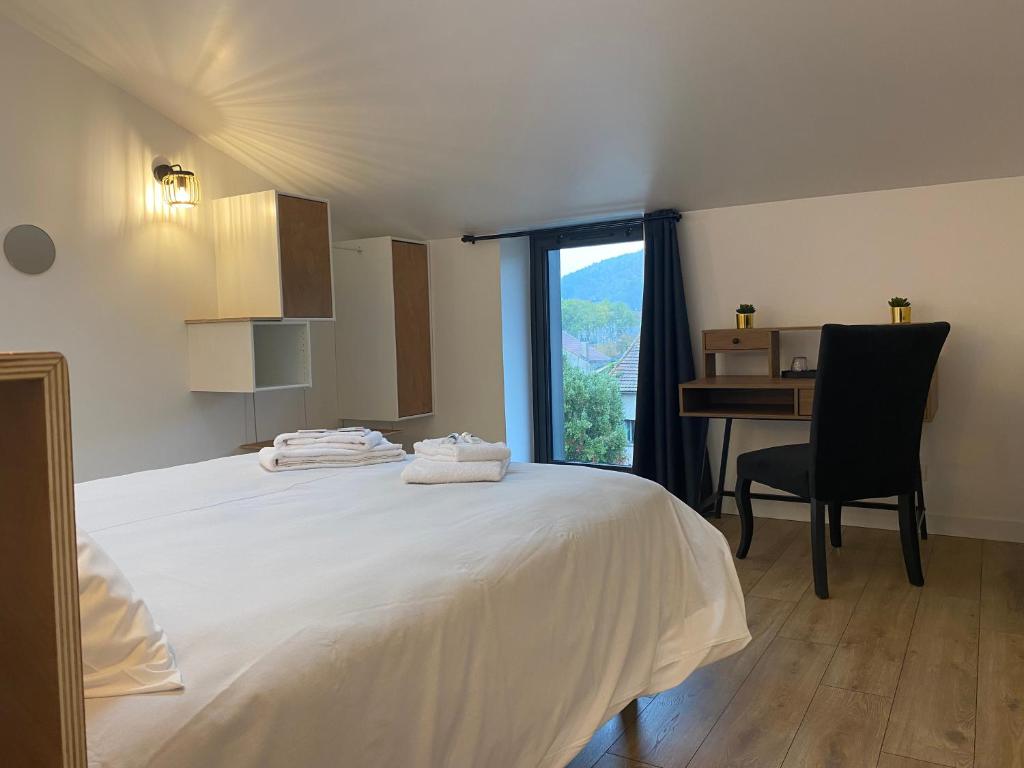 Postel nebo postele na pokoji v ubytování La Bellours Chambre D'Hôtes