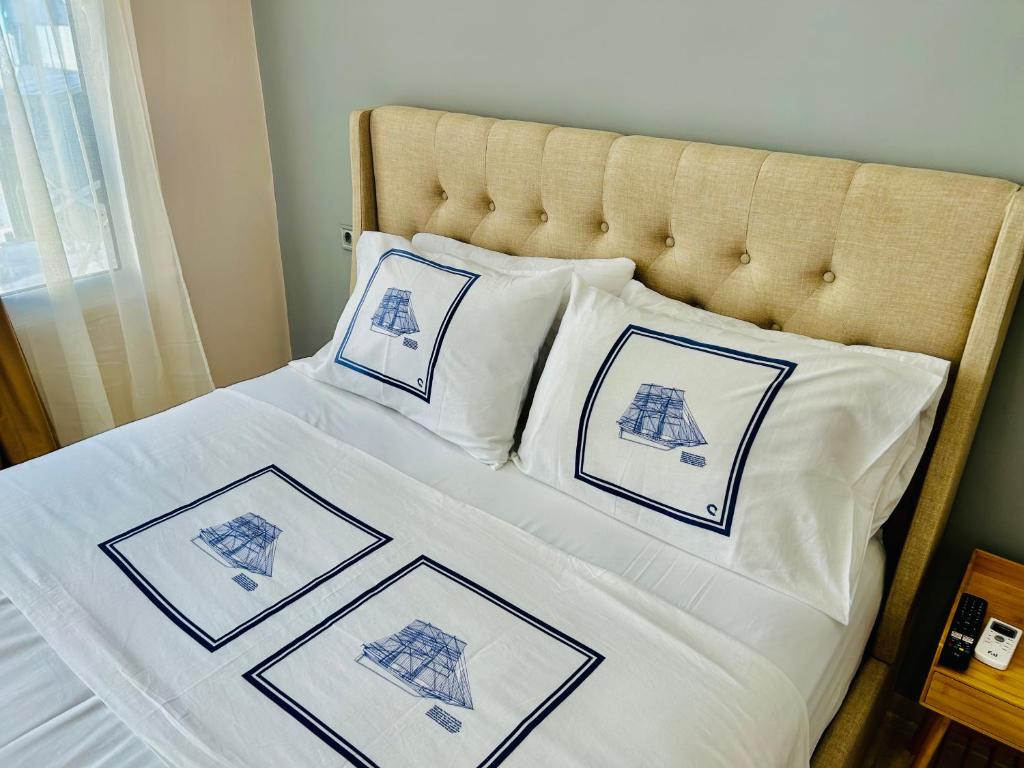 Postel nebo postele na pokoji v ubytování PORT TWINS SUITES No1