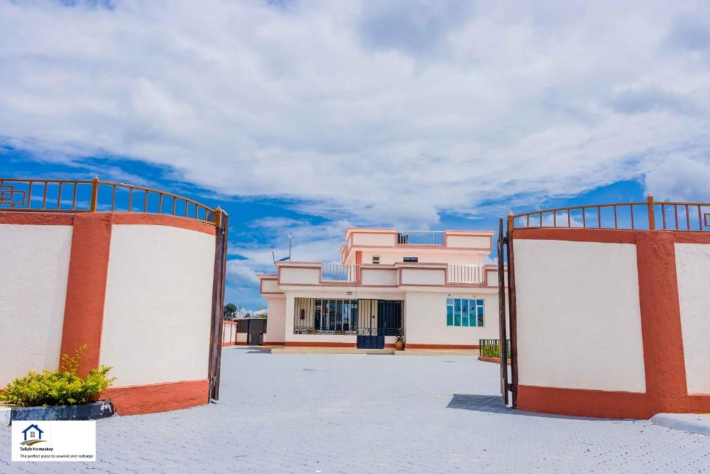 un edificio con dos puertas delante de él en Taliah Homestays, en Nanyuki