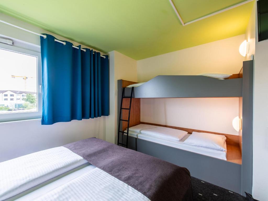 Postel nebo postele na pokoji v ubytování B&B Hotel Erlangen-Süd