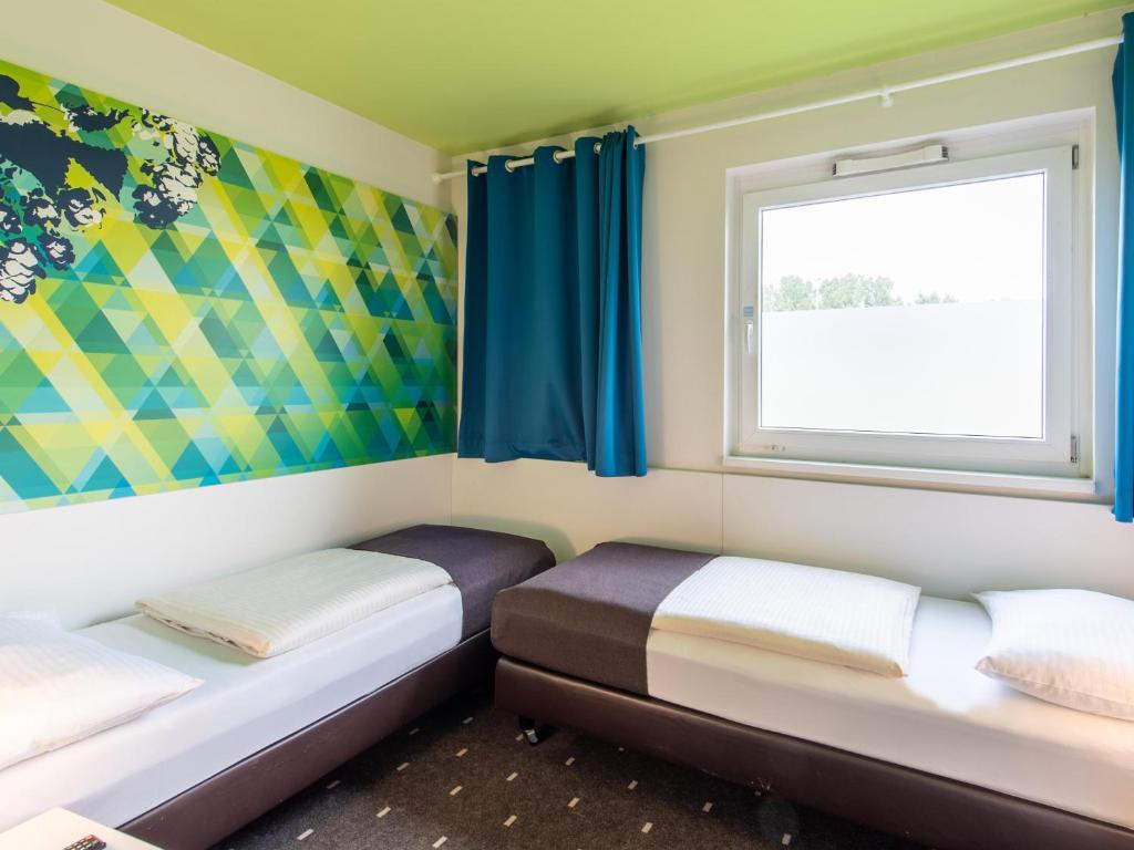 Postel nebo postele na pokoji v ubytování B&B Hotel Erlangen-Süd
