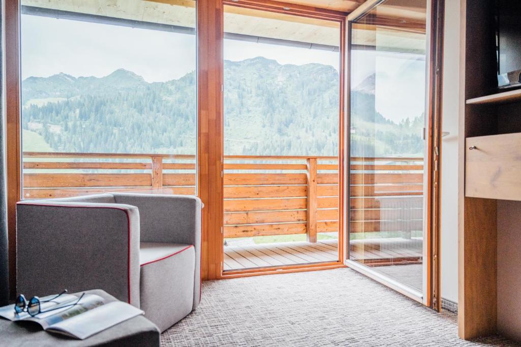 Nespecifikovaný výhled na hory nebo výhled na hory při pohledu z hotelu
