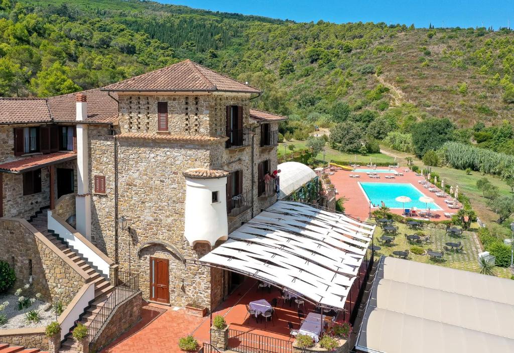 an external view of a building with a swimming pool at Hotel Hermitage in Castellabate