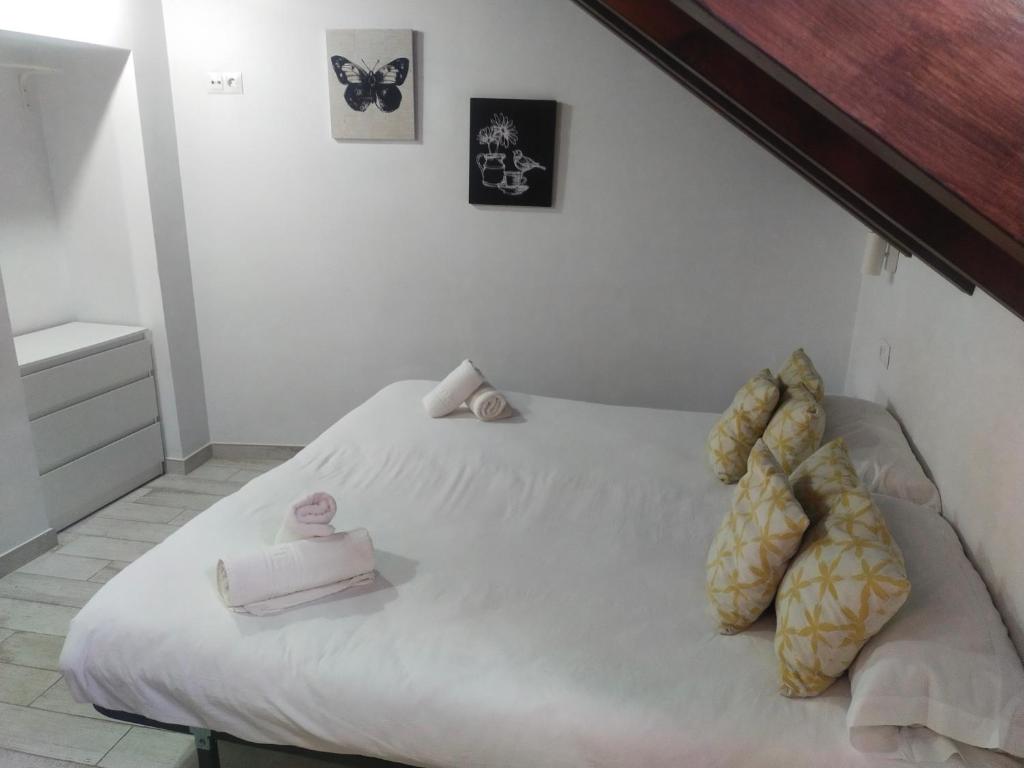 Łóżko lub łóżka w pokoju w obiekcie Casa Puerta de la Alcazaba Antequera