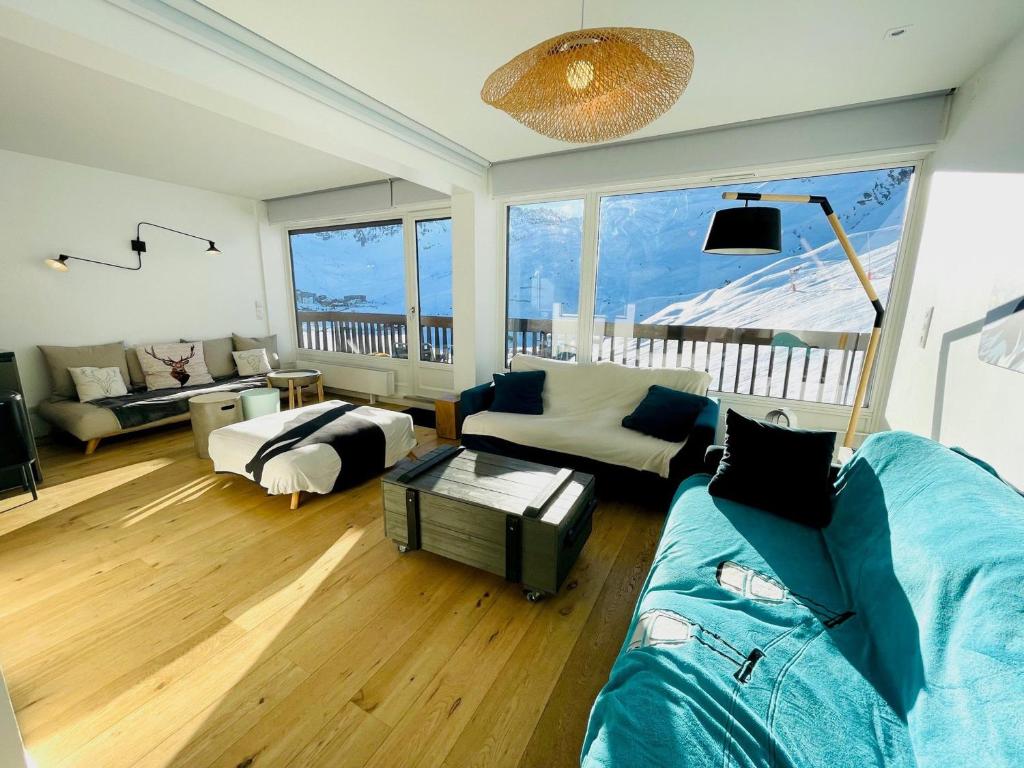 Część wypoczynkowa w obiekcie Appartement rénové, 5 pièces, skis aux pieds avec balcon et WIFI - FR-1-502-364