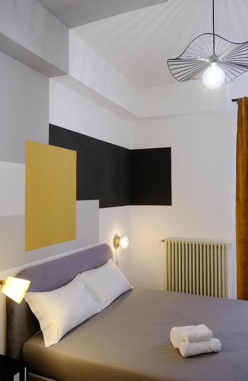 Postel nebo postele na pokoji v ubytování MATTEOTTI ROOMS