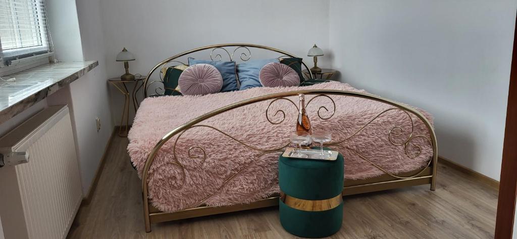 a bedroom with a bed with a pink blanket at La Casa De Roland in Wieliczka