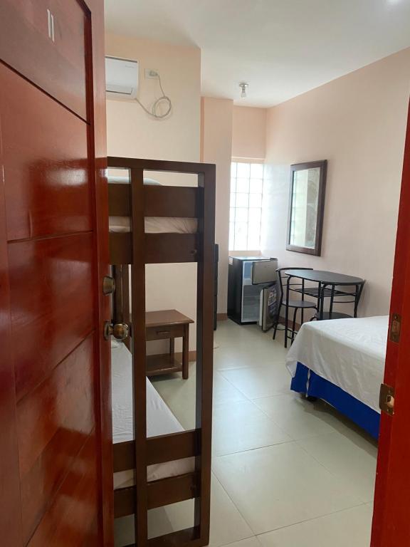 Postel nebo postele na pokoji v ubytování Kellocks' Seaview Apartelle