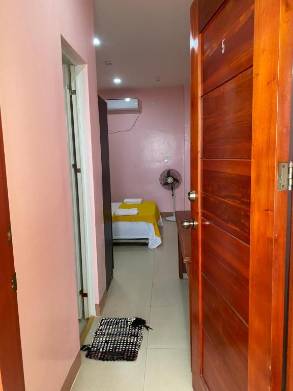 Postel nebo postele na pokoji v ubytování Kellocks' Seaview Apartelle