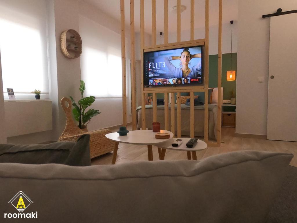 TV a/nebo společenská místnost v ubytování roomaki -tasteful studio in the center w/ parking