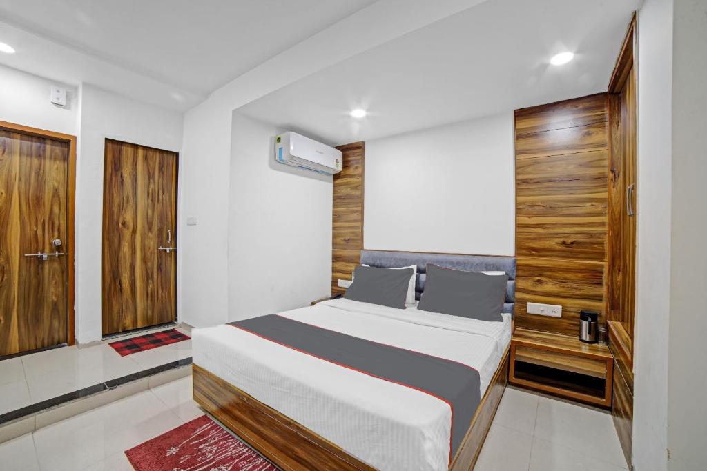 Postel nebo postele na pokoji v ubytování HOTEL TAPOVAN IN