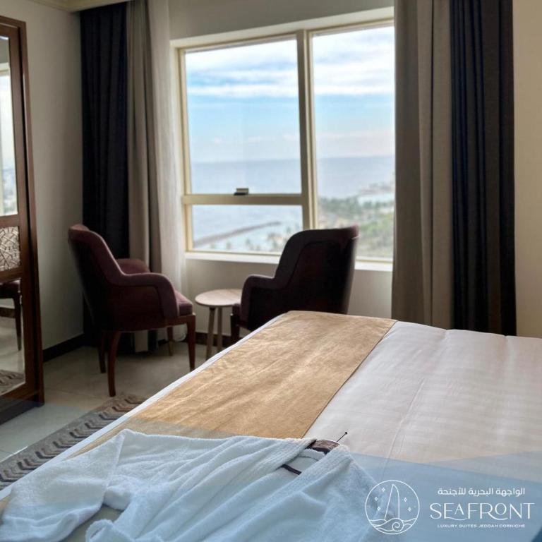 Postel nebo postele na pokoji v ubytování Seafront Luxury Suites Jeddah Corniche