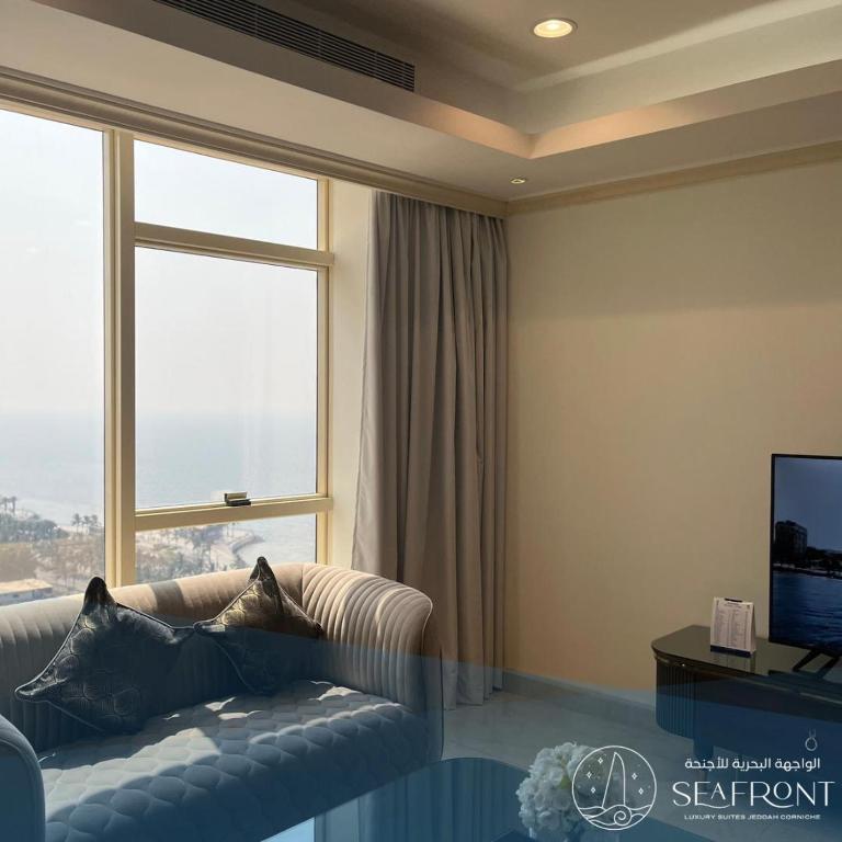 TV a/nebo společenská místnost v ubytování Seafront Luxury Suites Jeddah Corniche