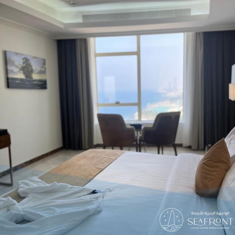 Postel nebo postele na pokoji v ubytování Seafront Luxury Suites Jeddah Corniche