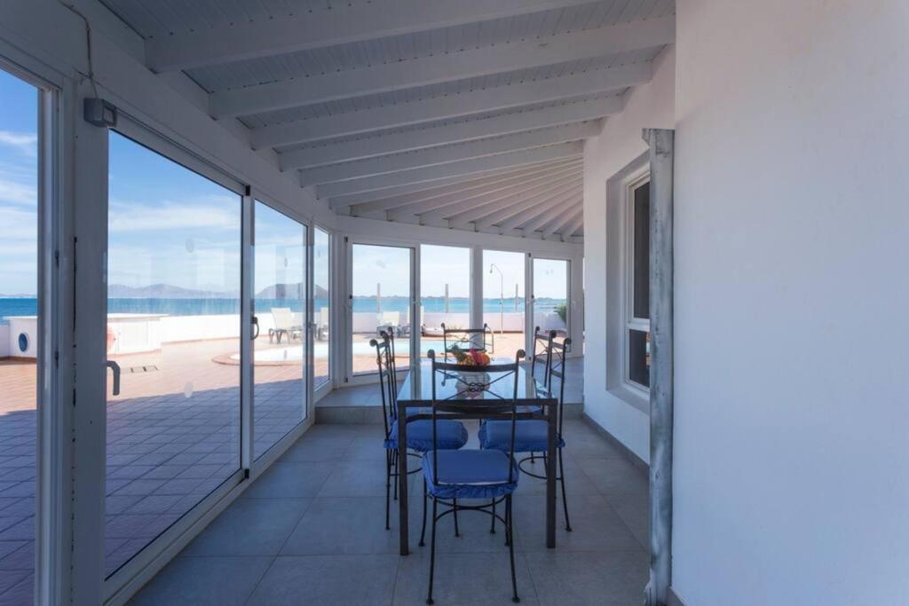 Fotografie z fotogalerie ubytování Corralejo Beachfront Villa Remos with Lobos Island View, Private Pool, Wifi & BBQ by Amazzzing Travel v destinaci Corralejo