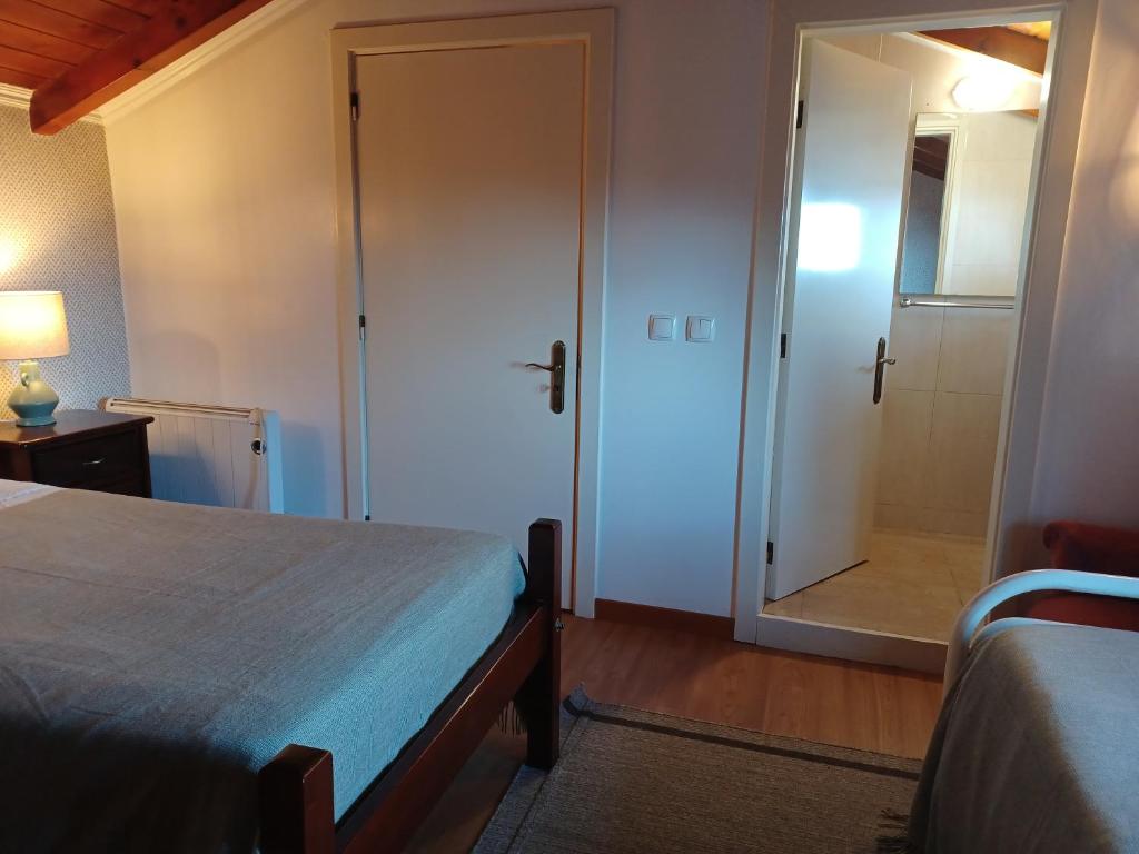 Uma cama ou camas num quarto em Fantatic Holiday House