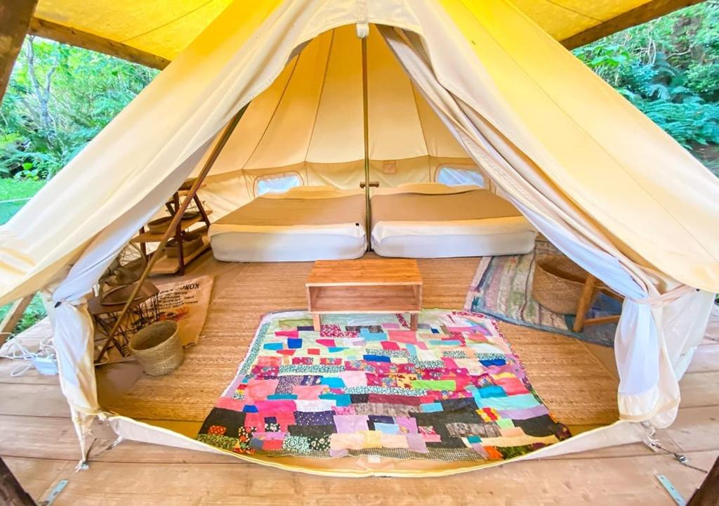 Een bed of bedden in een kamer bij RAINBOW FOREST Permaculture filed - Vacation STAY 65141v