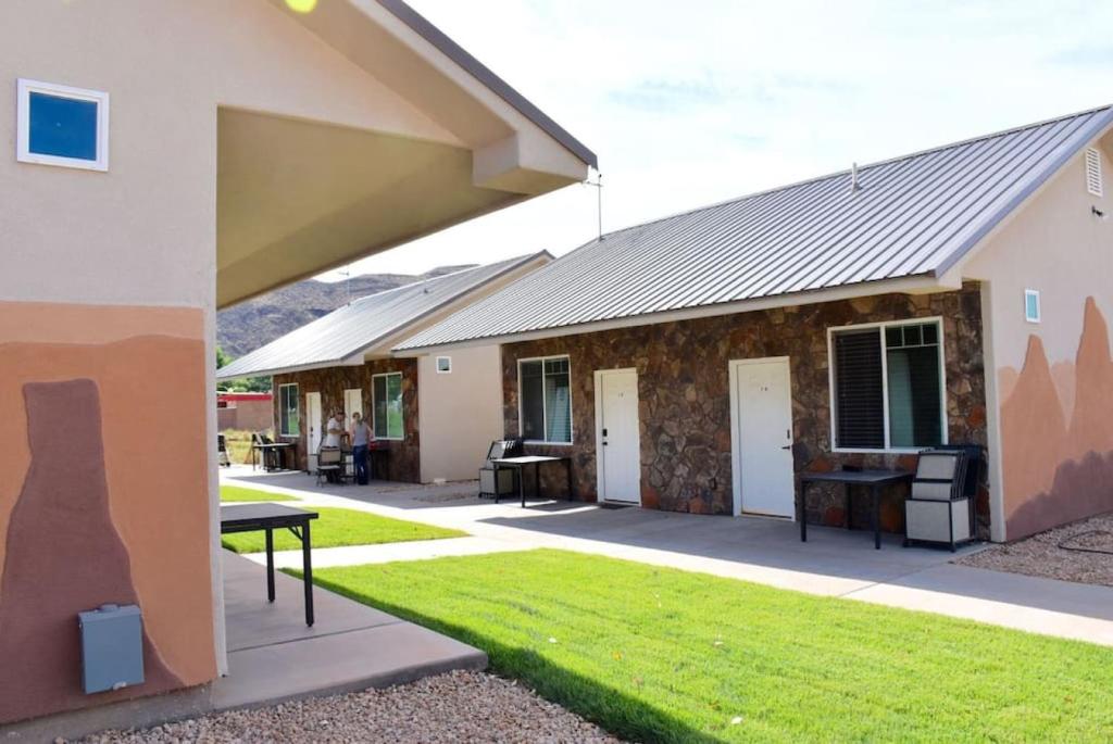 a building with a patio and grass yard at Bunkhouse 1B Sleeps 4 in La Verkin