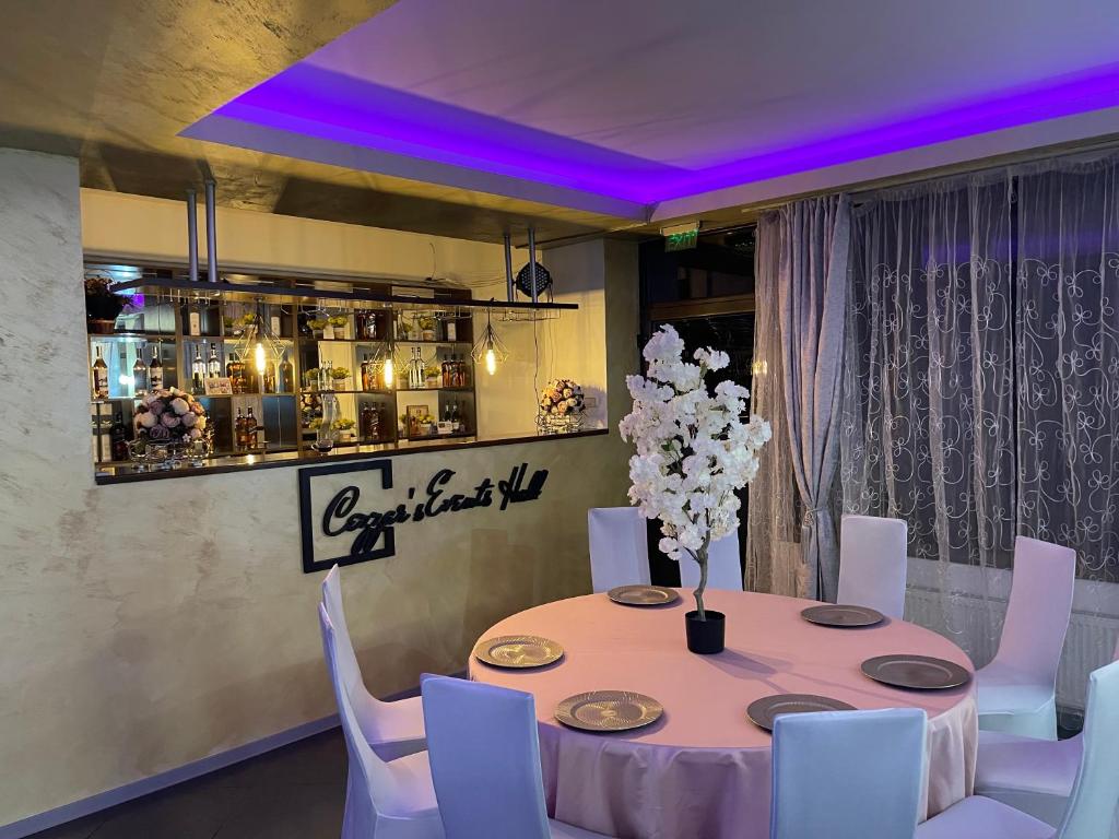 Restaurace v ubytování Hotel ENZO