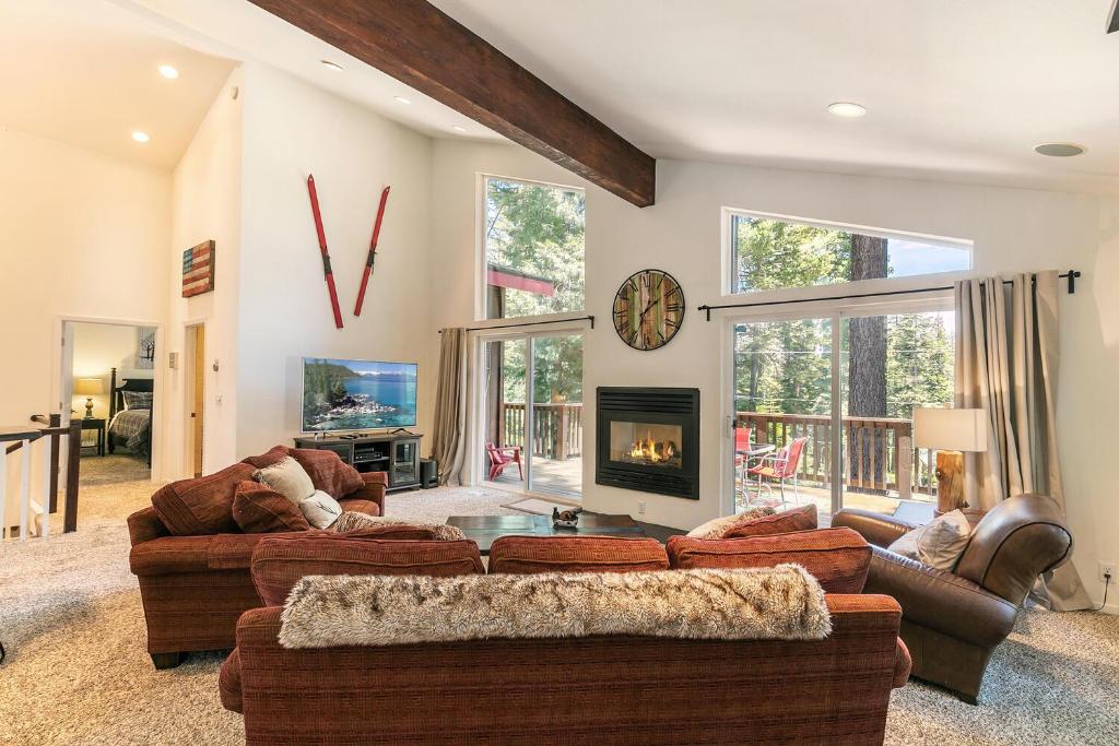 a living room with two couches and a fireplace at Wolf Den - Bright Open Concept 3 Bedroom- Hot Tub, Pet-Friendly, Minutes from Skiing! in Tahoma