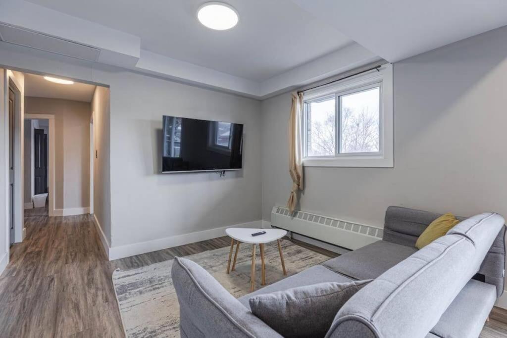3 Bedroom Full Unit, Kitchener Updated