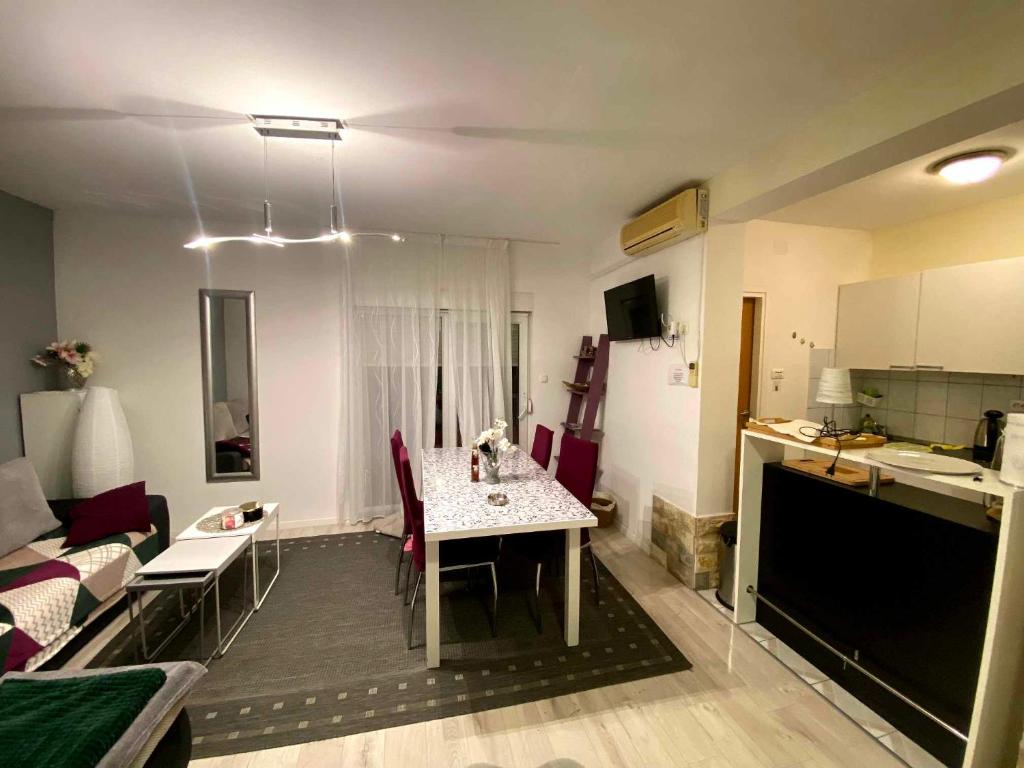Kuchyňa alebo kuchynka v ubytovaní Super Horizont -FREE PARKING AND JACCUZZI
