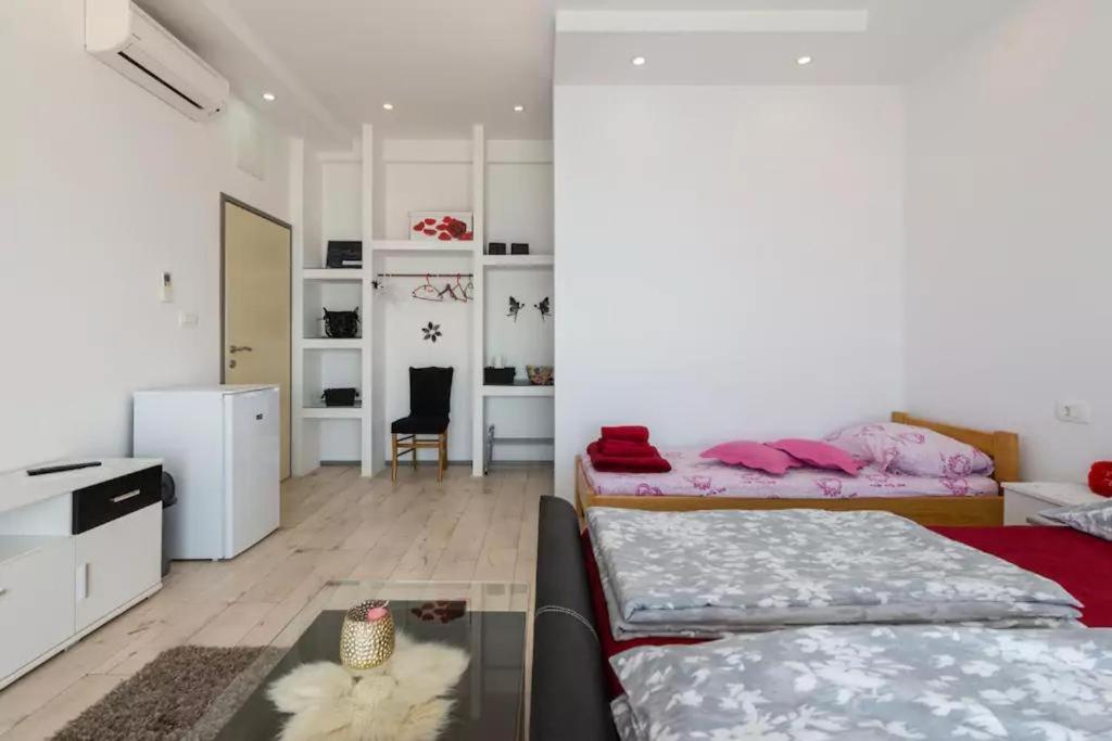 Posteľ alebo postele v izbe v ubytovaní Super Horizont -FREE PARKING AND JACCUZZI