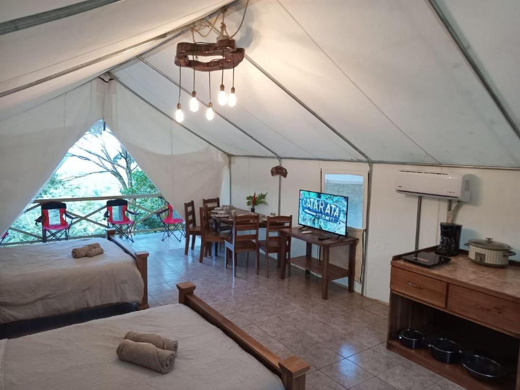 Postel nebo postele na pokoji v ubytování Volcano Tenorio Glamping Ranch - 3 Tents
