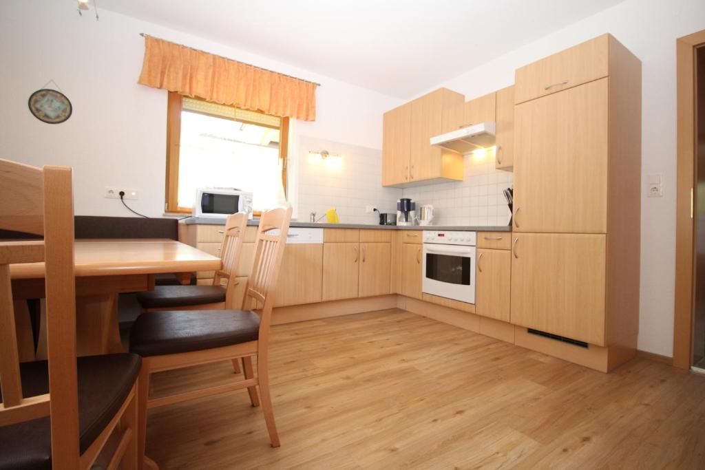 A kitchen or kitchenette at Haus Peter Schiestl