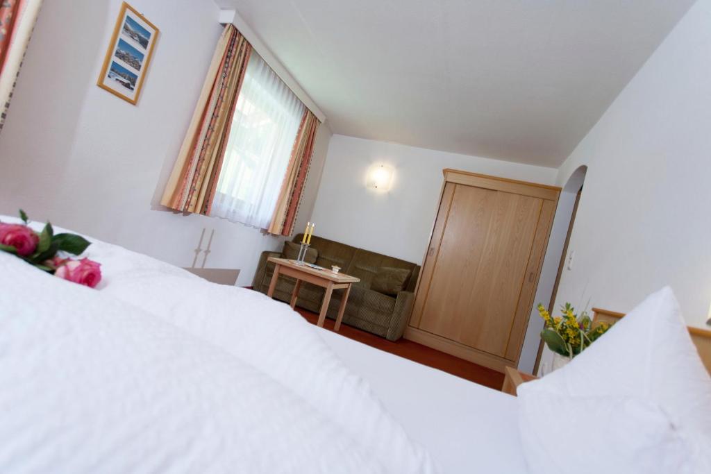 Letto o letti in una camera di Hotel Garni DIAS