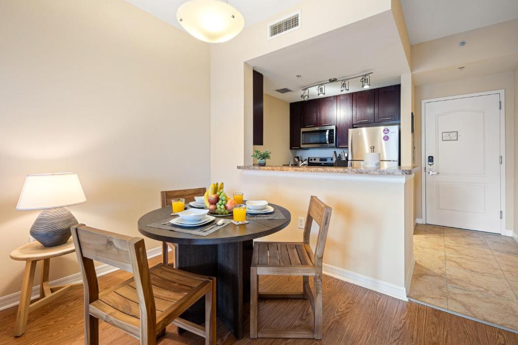Dharma Home Suites South Miami at Red Road Commons - Apartamento De Un Dormitorio