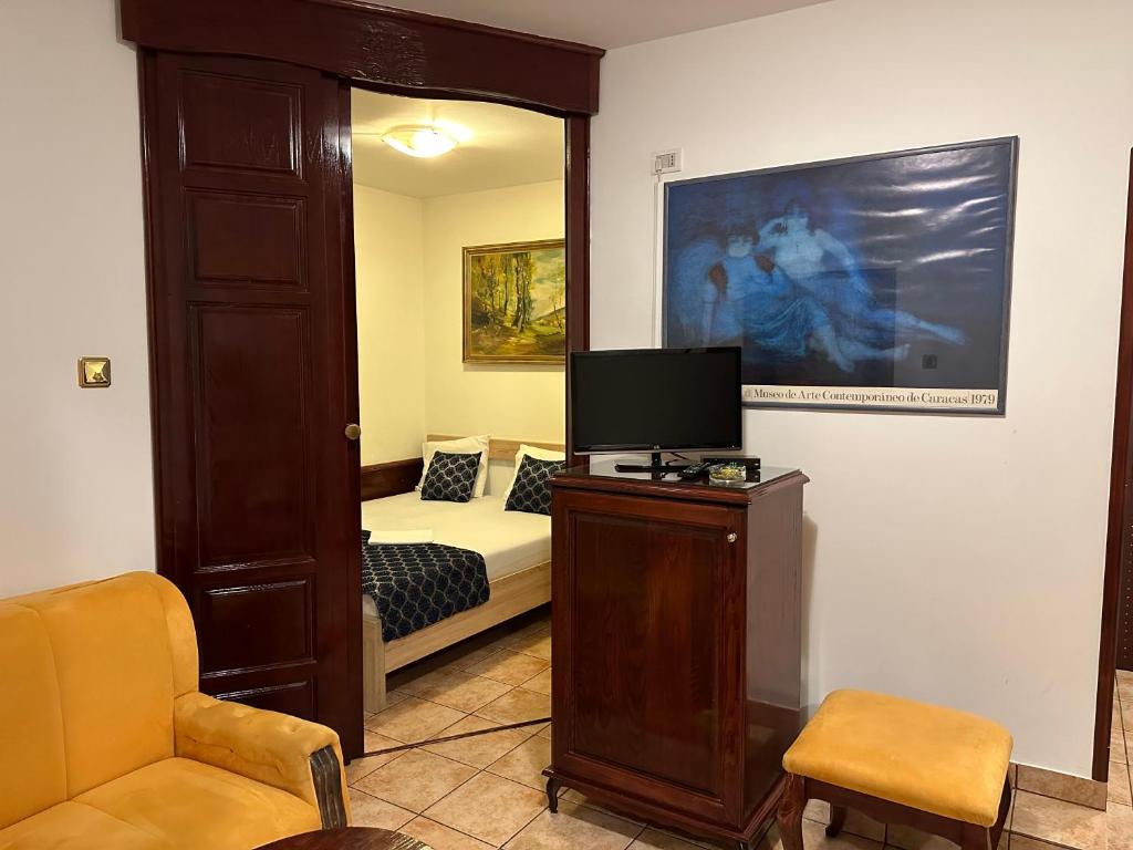 Beatrix Lux Hotel - Quarto Quadruplas Com Varanda