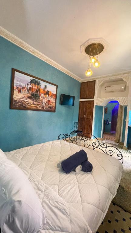 Postel nebo postele na pokoji v ubytování RIAD GJULJA