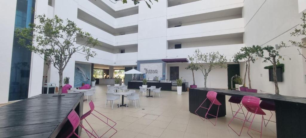 Restaurace v ubytování Estudio con vista al jardìn en Town Center Playa Blanca Panama