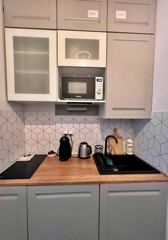 Kuchyňa alebo kuchynka v ubytovaní George Studio przy Stadionie Narodowym