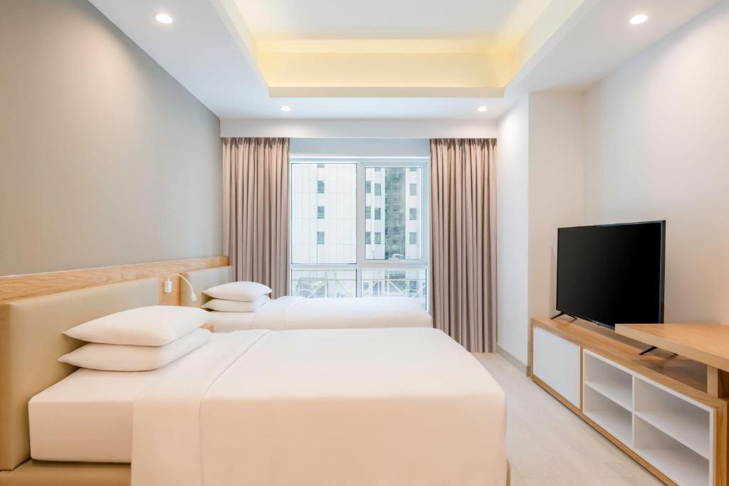 Postel nebo postele na pokoji v ubytování Marriott Executive Apartments City Center Doha